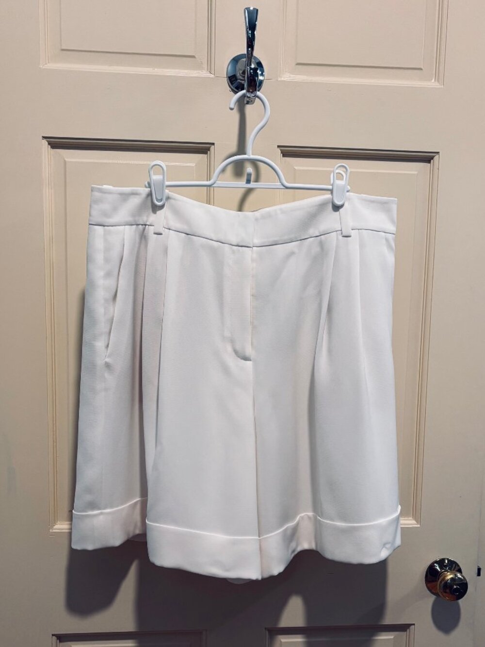 Lafayette 148 Ellis Off White Dress Shorts - Size 14